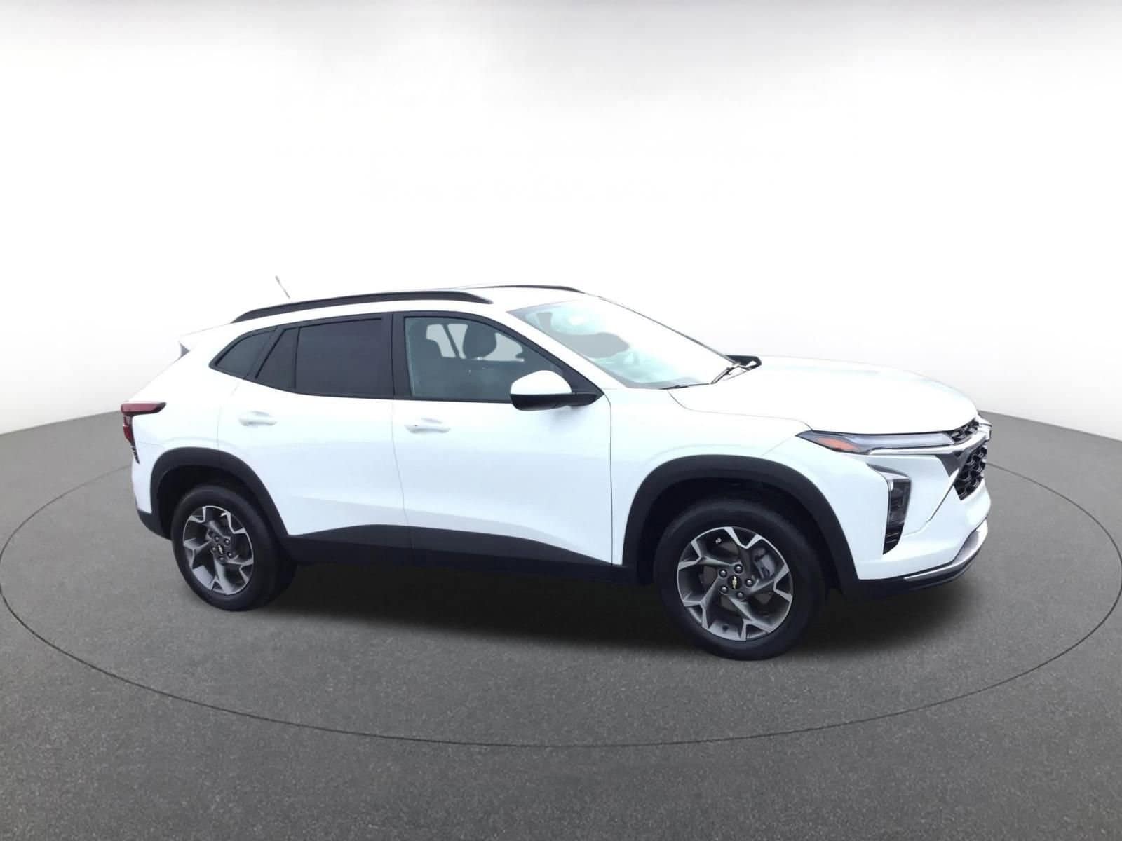 Thumbnail: 2025 Chevrolet Trax - 2