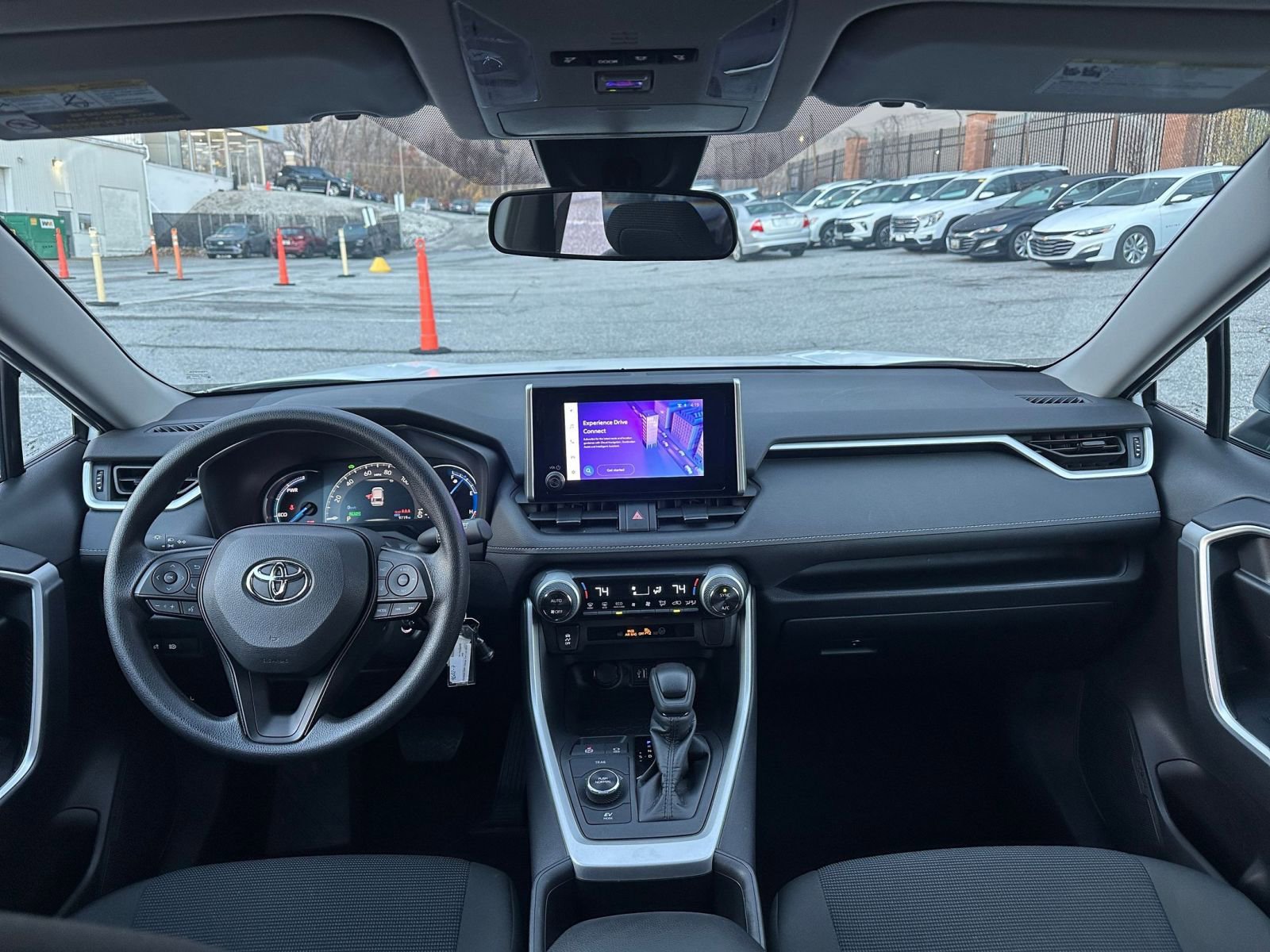 Thumbnail: 2025 Toyota RAV4 - 32