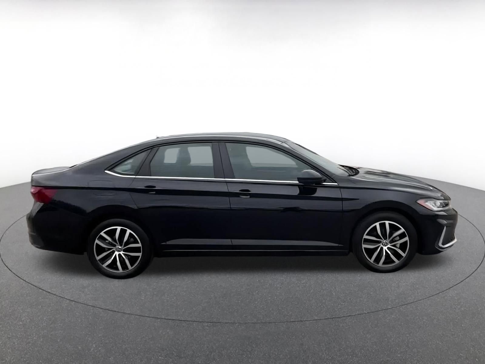 Thumbnail: 2025 Volkswagen Jetta - 15