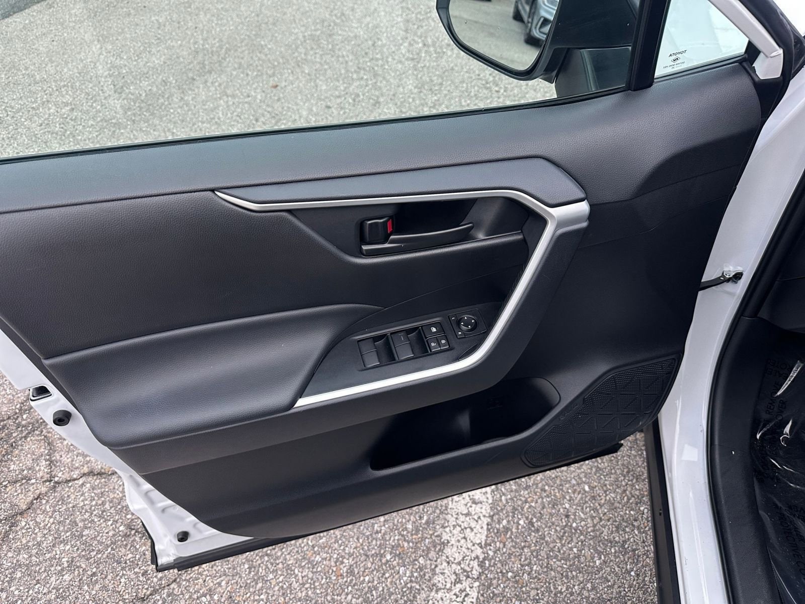 Thumbnail: 2025 Toyota RAV4 - 20