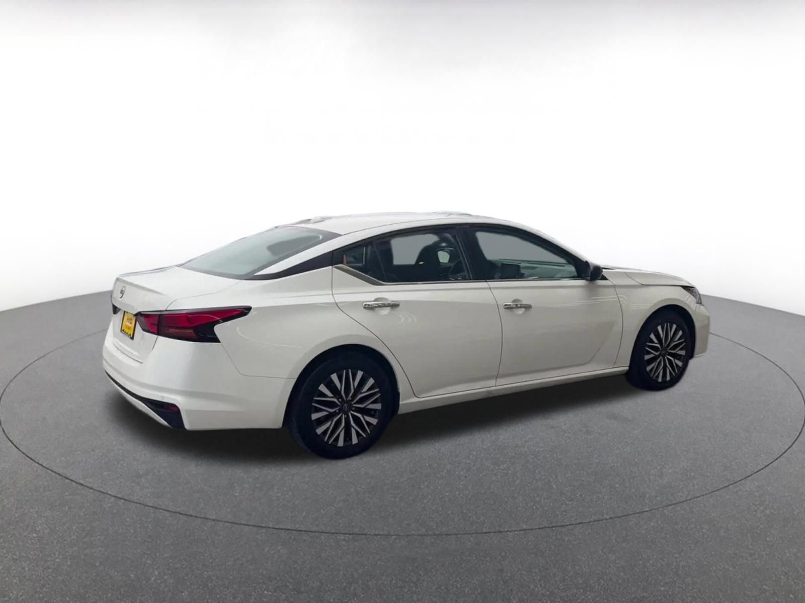 Thumbnail: 2025 Nissan Altima - 14