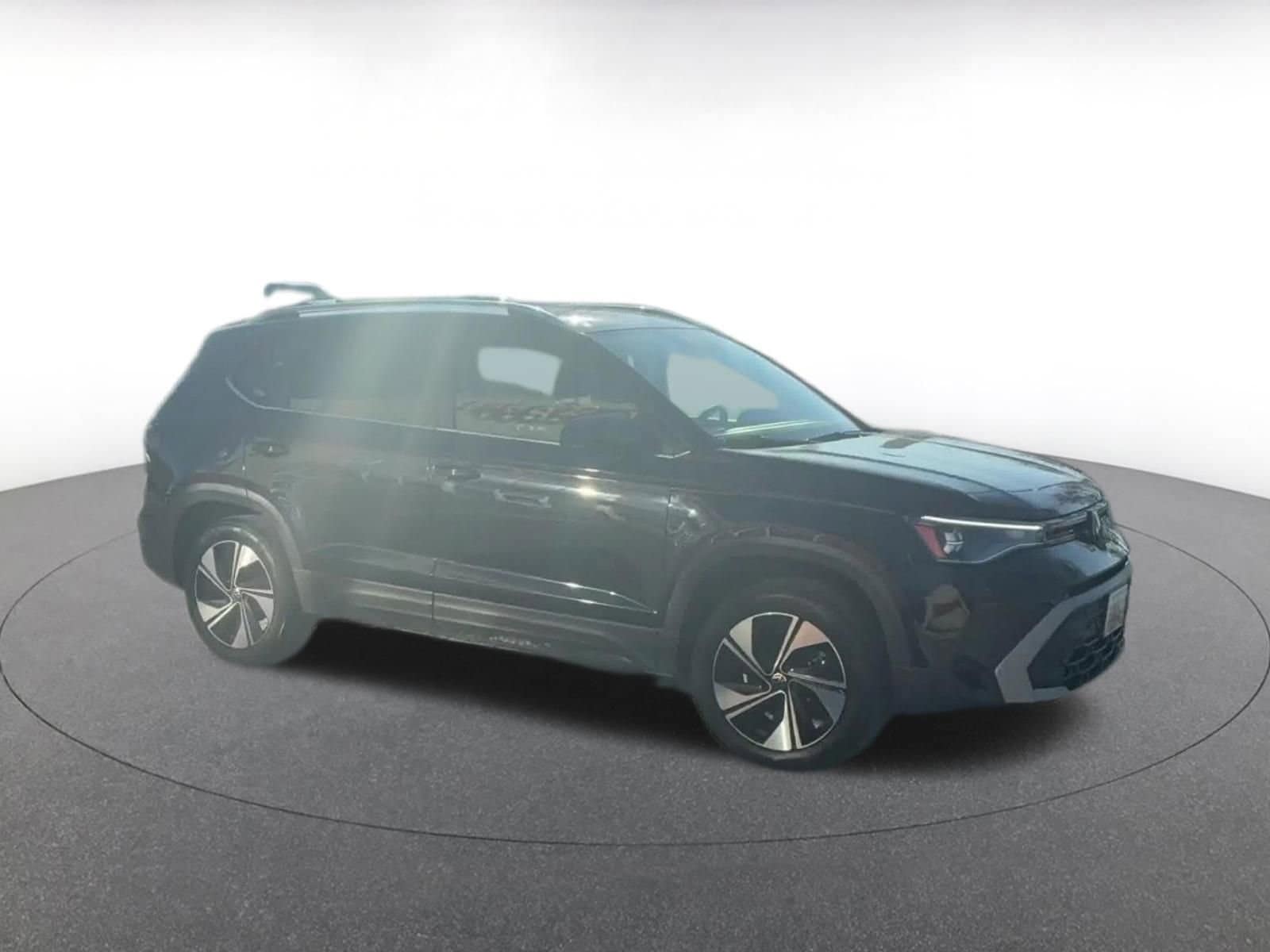 Thumbnail: 2025 Volkswagen Taos - 2