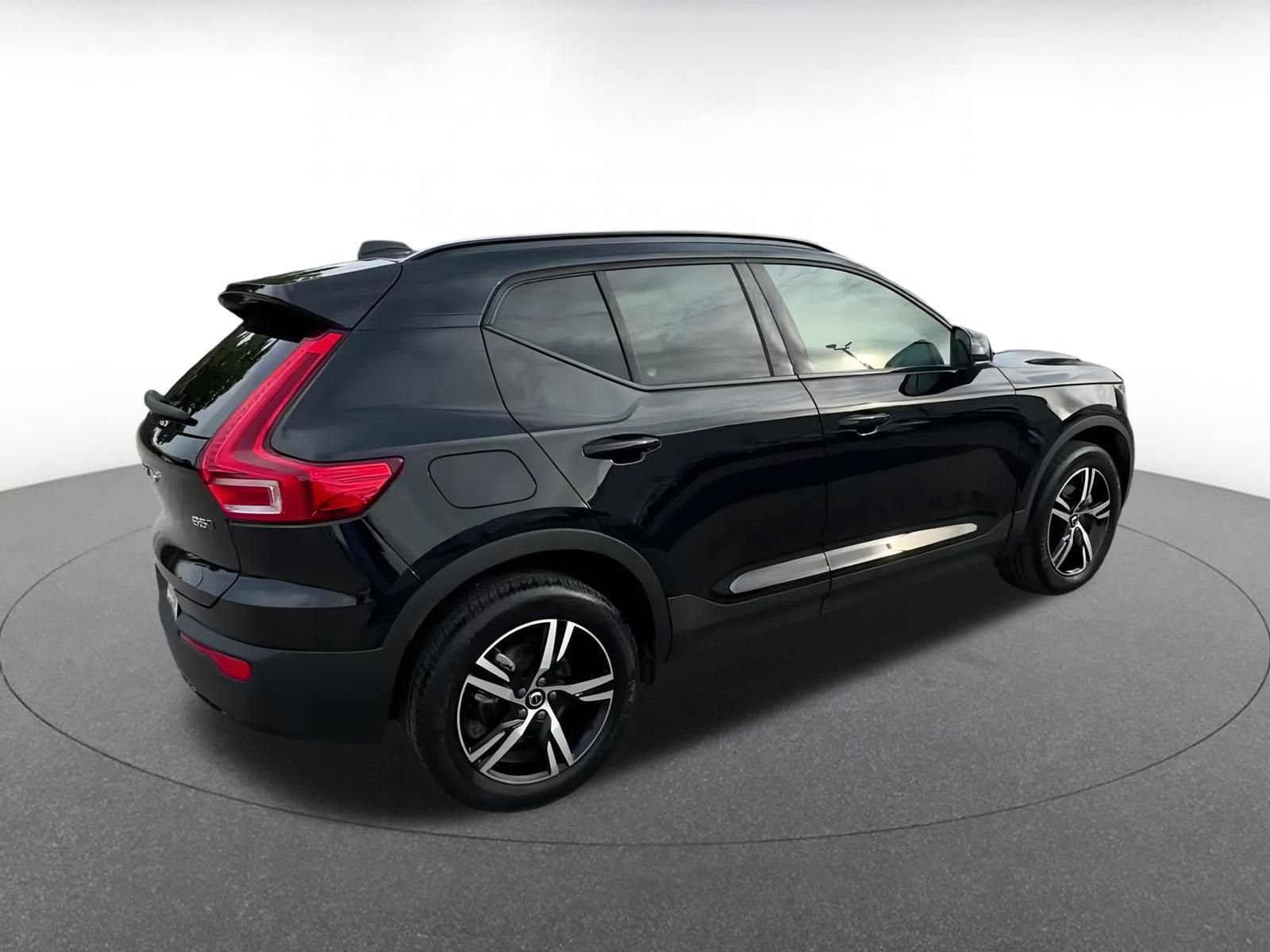 Thumbnail: 2024 Volvo XC40 - 15