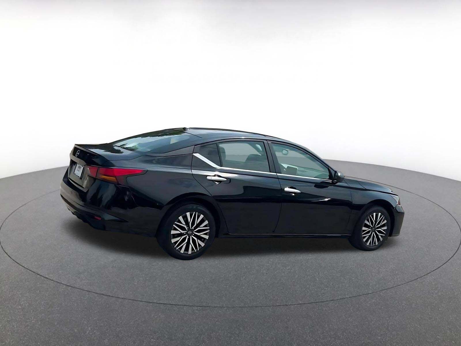 Thumbnail: 2025 Nissan Altima - 12
