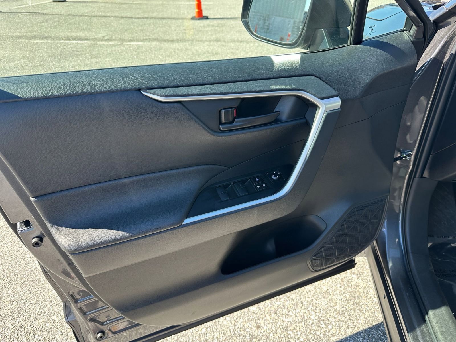 Thumbnail: 2025 Toyota RAV4 - 20