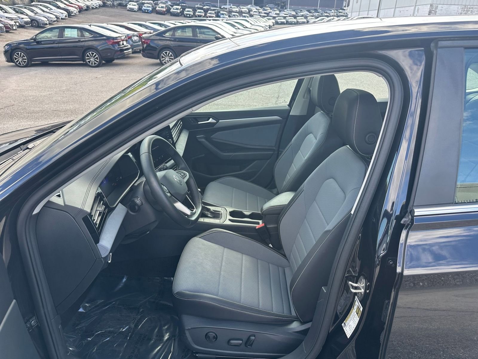 Thumbnail: 2025 Volkswagen Jetta - 25