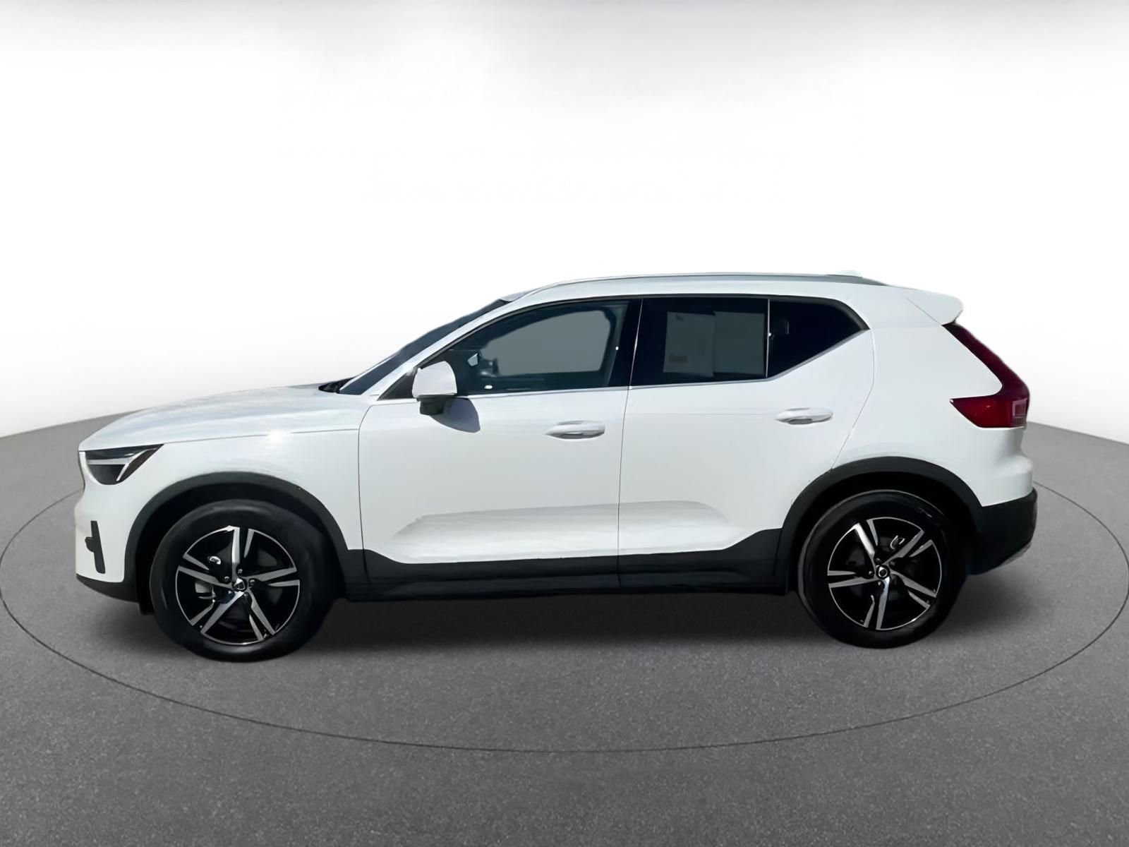 Thumbnail: 2024 Volvo XC40 - 8