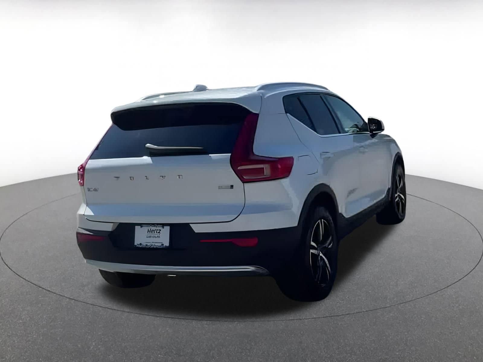 Thumbnail: 2024 Volvo XC40 - 11