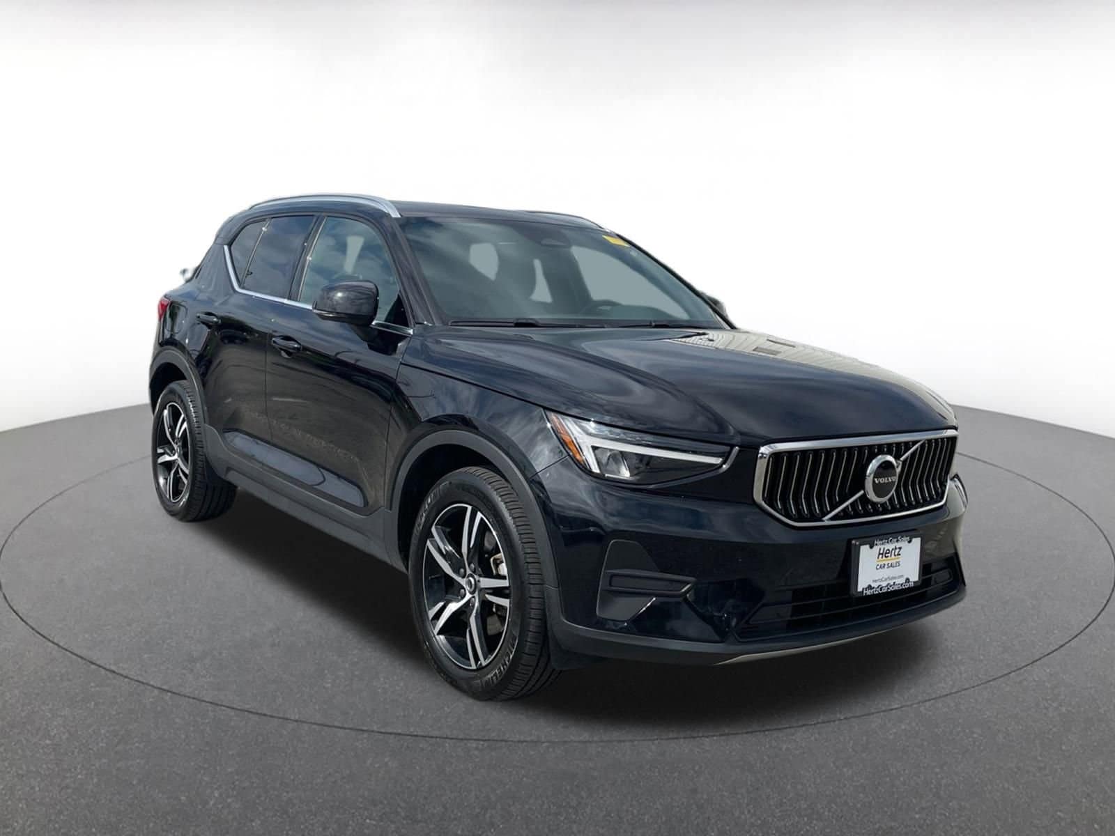 Thumbnail: 2024 Volvo XC40 - 1
