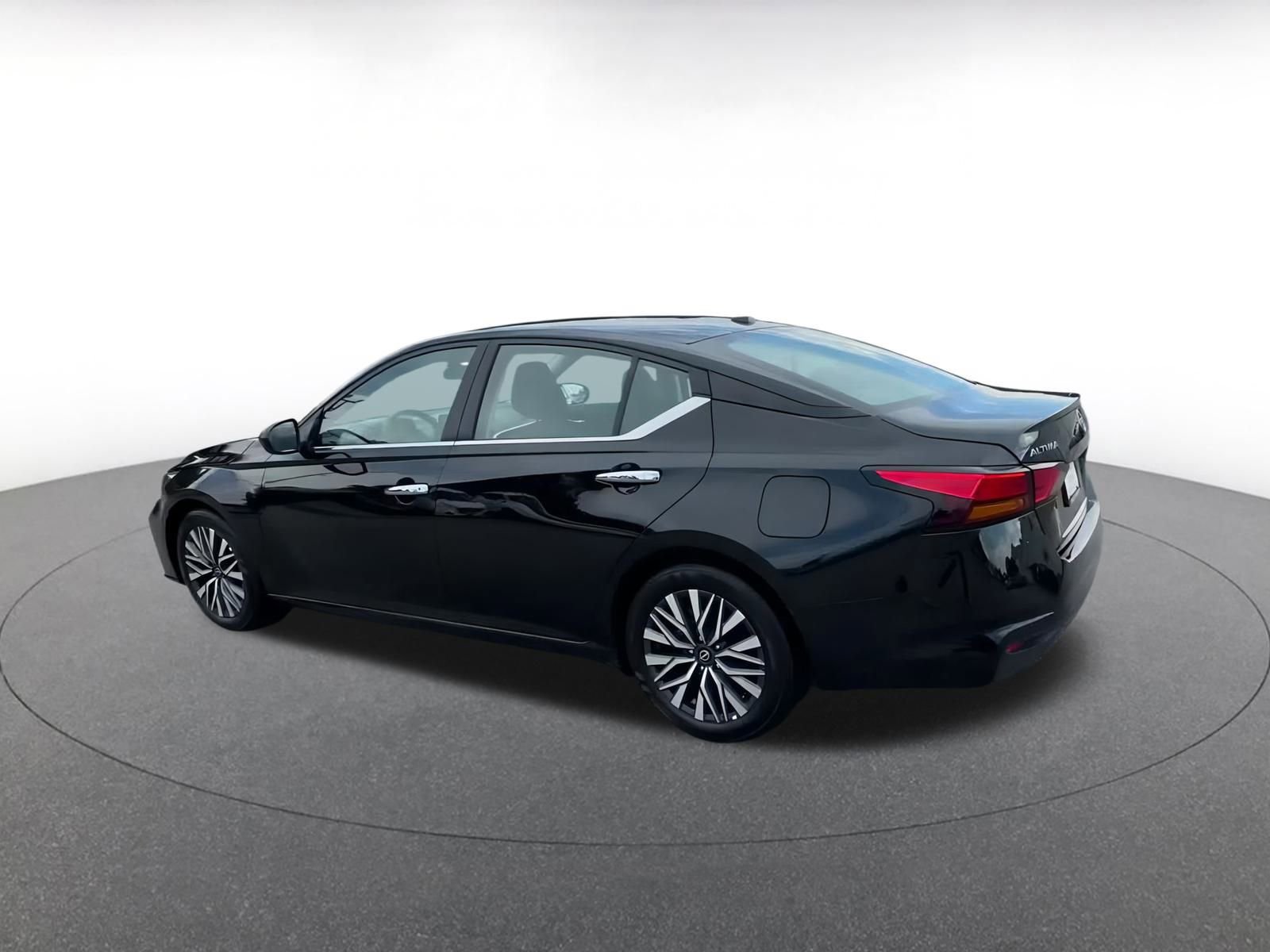 Thumbnail: 2024 Nissan Altima - 10