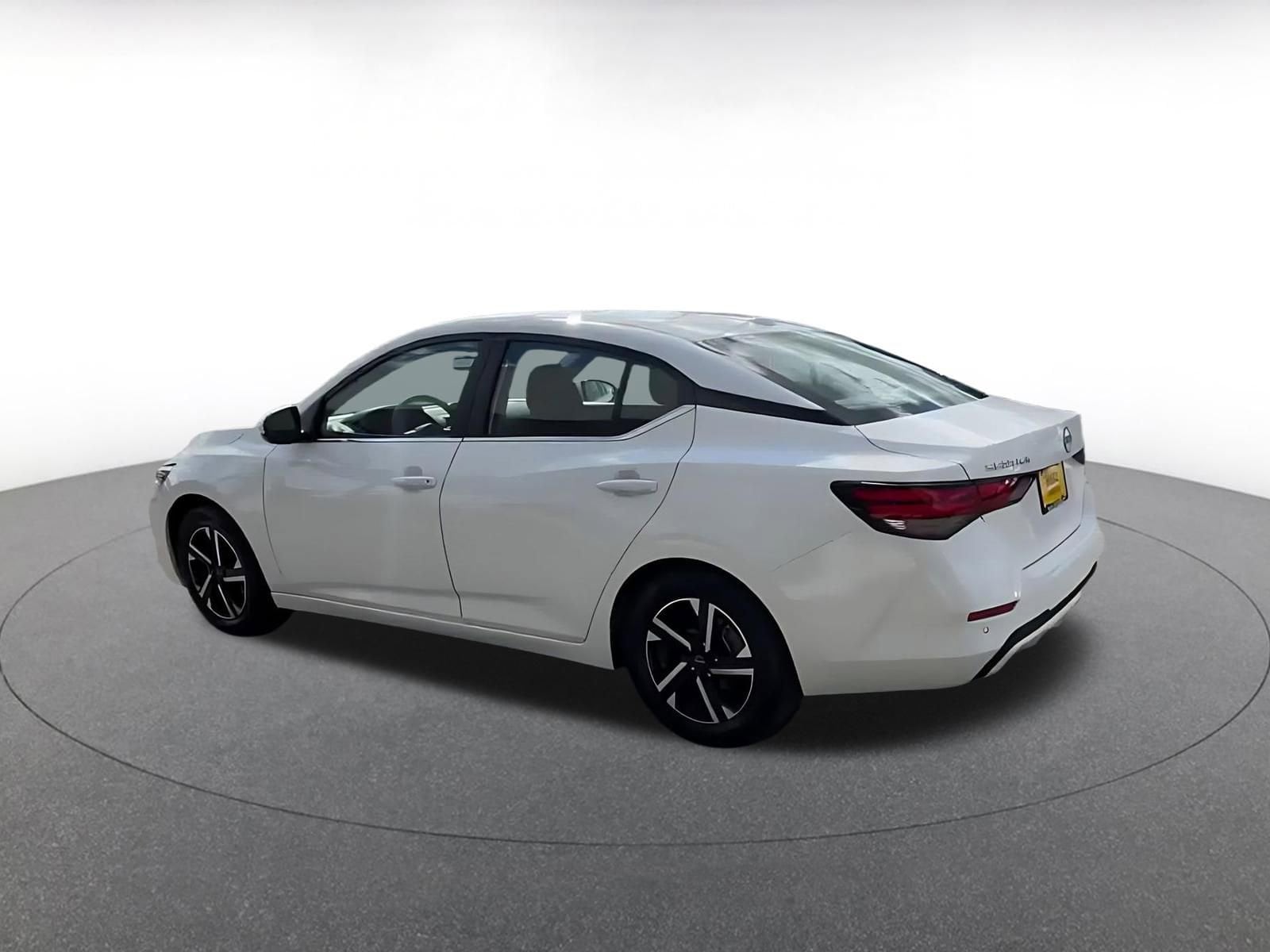 Thumbnail: 2025 Nissan Sentra - 10