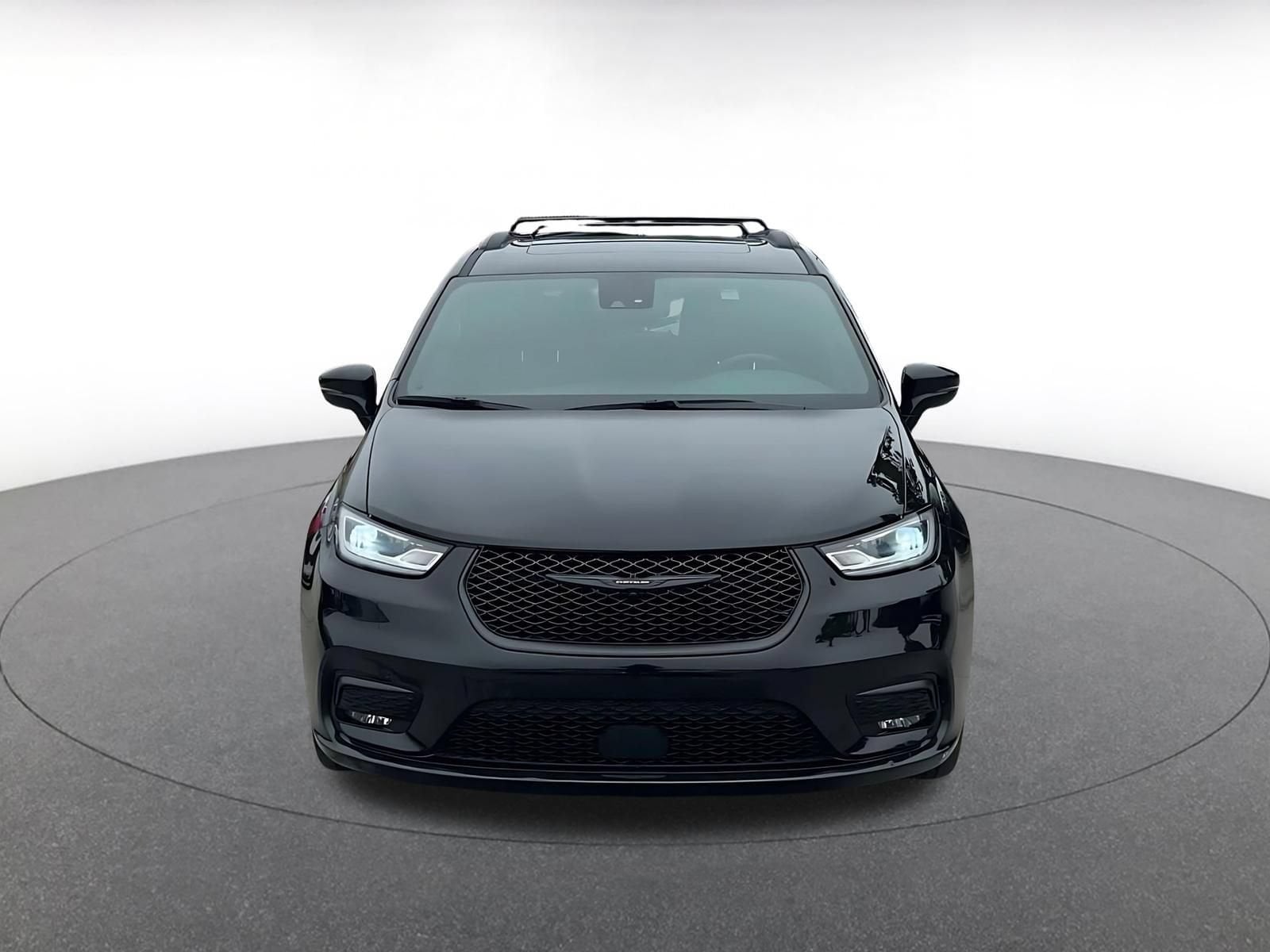 Thumbnail: 2025 Chrysler Pacifica - 4