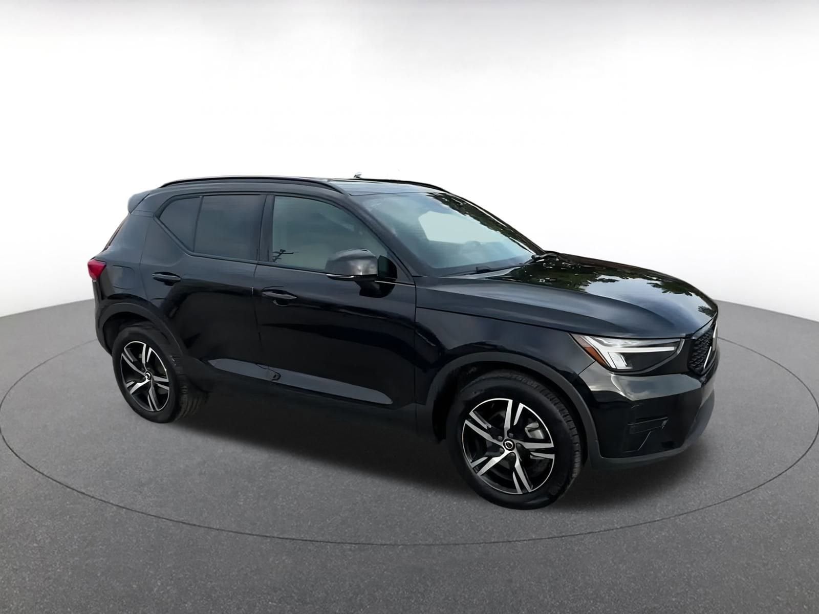 Thumbnail: 2024 Volvo XC40 - 2