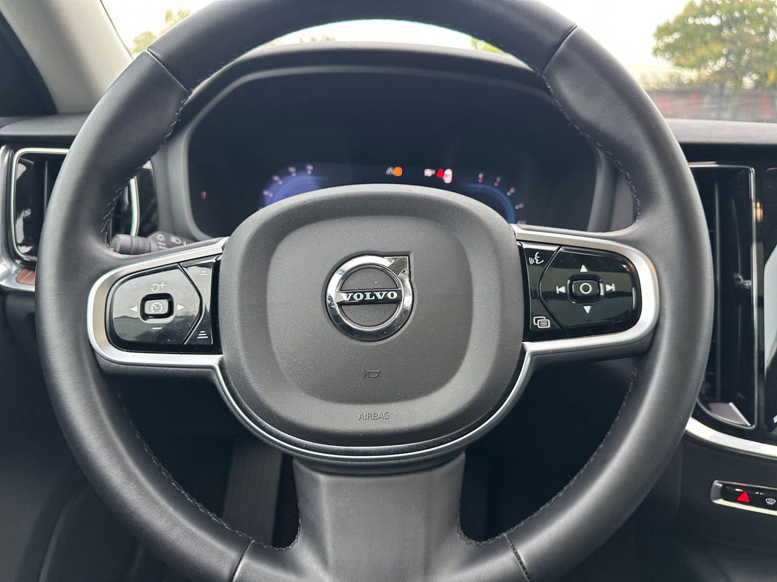 Thumbnail: 2025 Volvo S60 - 27