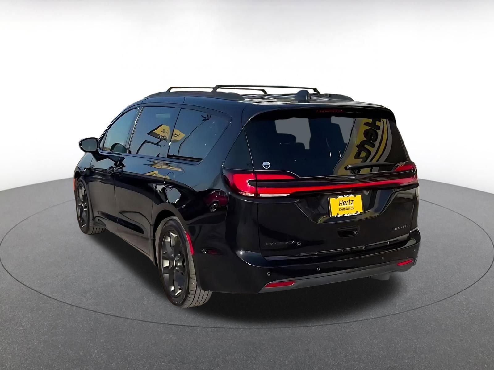 Thumbnail: 2025 Chrysler Pacifica - 10