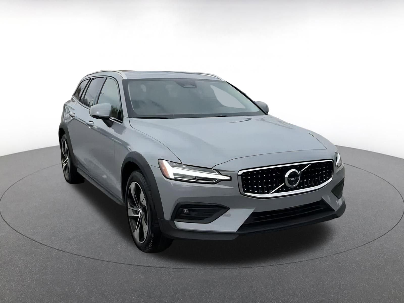 Thumbnail: 2025 Volvo S60 - 3