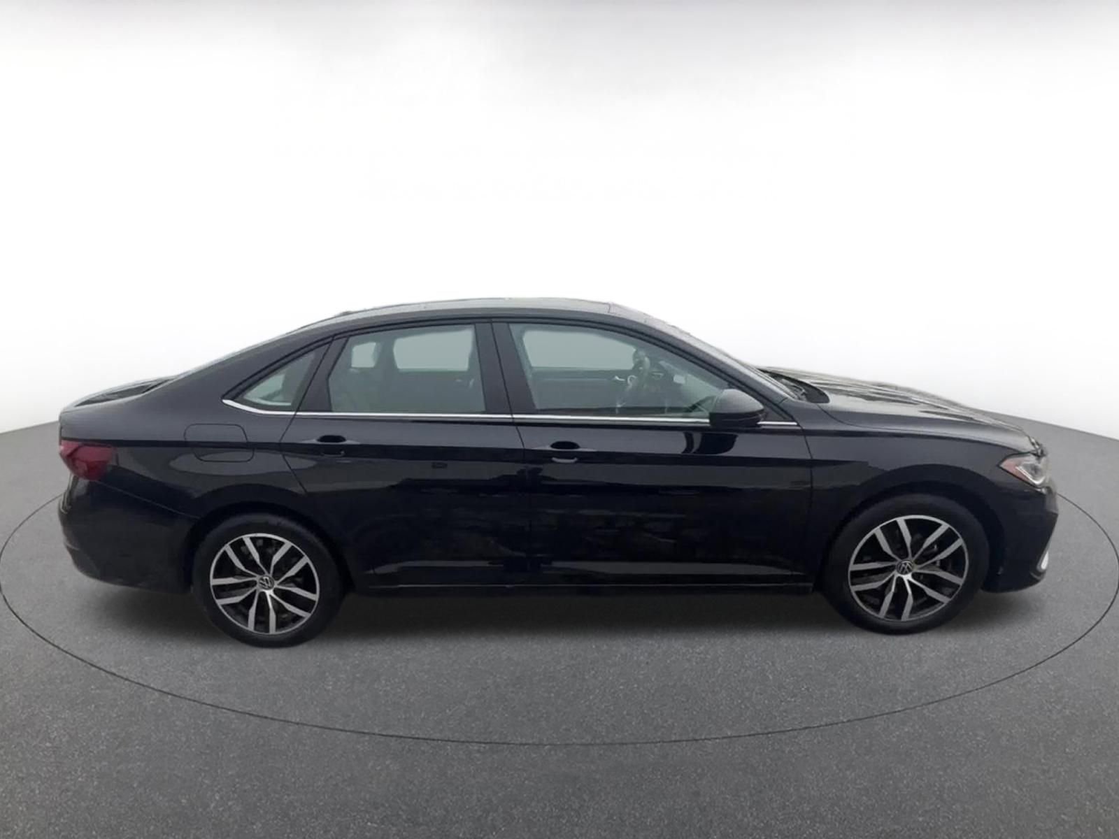 Thumbnail: 2025 Volkswagen Jetta - 16