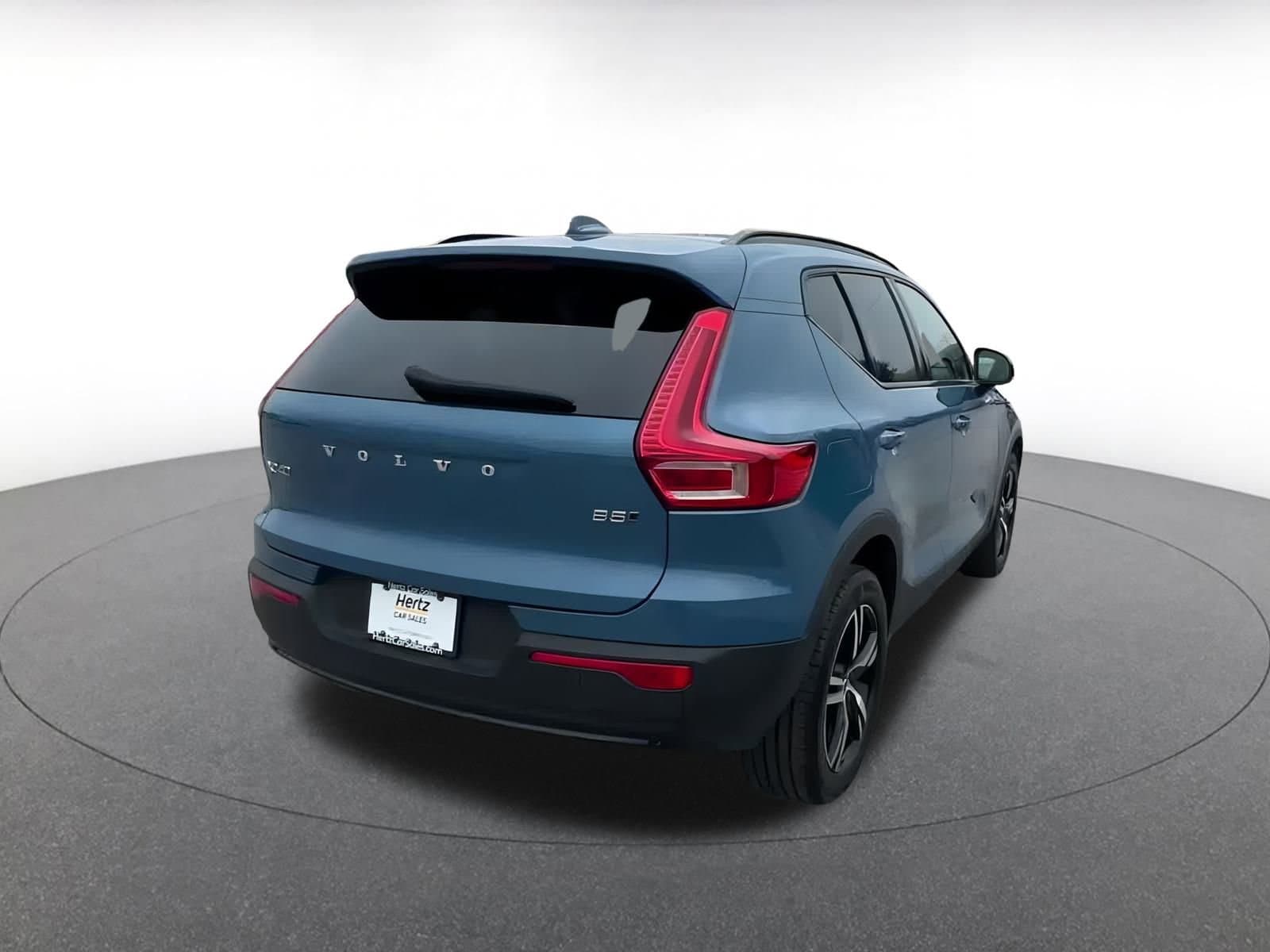 Thumbnail: 2024 Volvo XC40 - 14