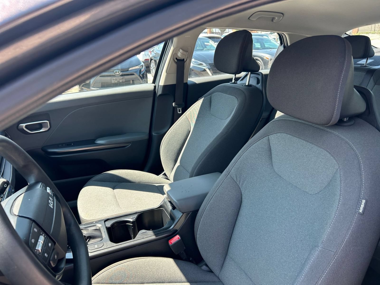 2025 Kia K4 LXS - Photo 30