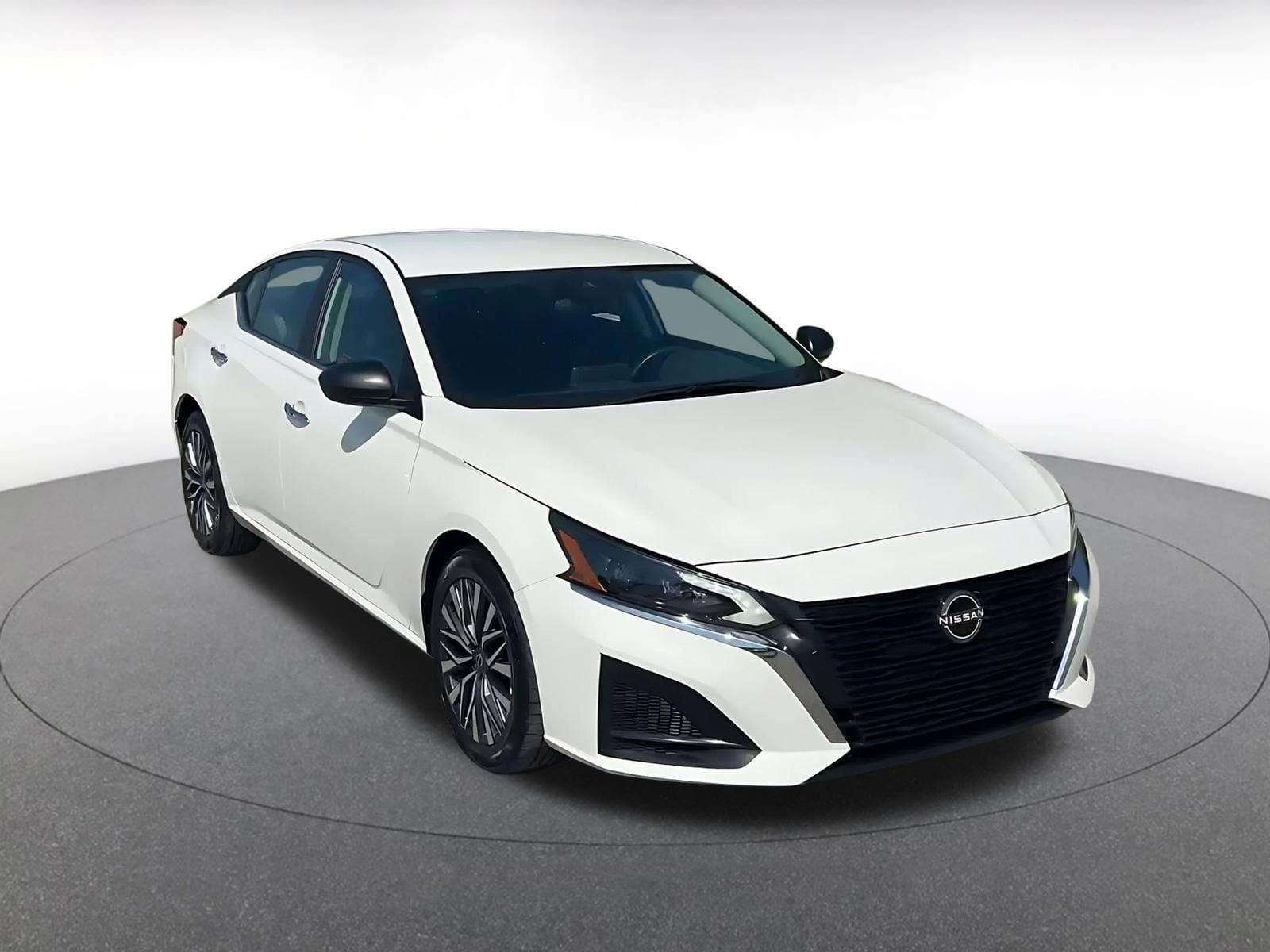 Thumbnail: 2025 Nissan Altima - 3