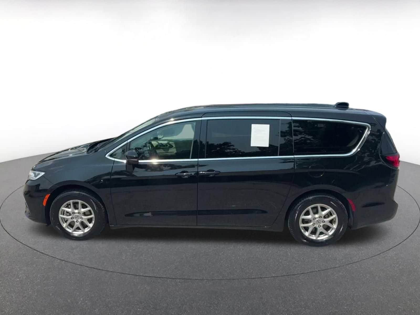 Thumbnail: 2024 Chrysler Pacifica - 8