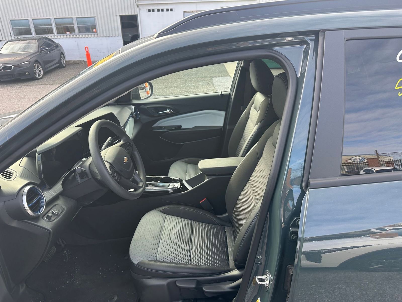 Thumbnail: 2025 Chevrolet Trax - 7