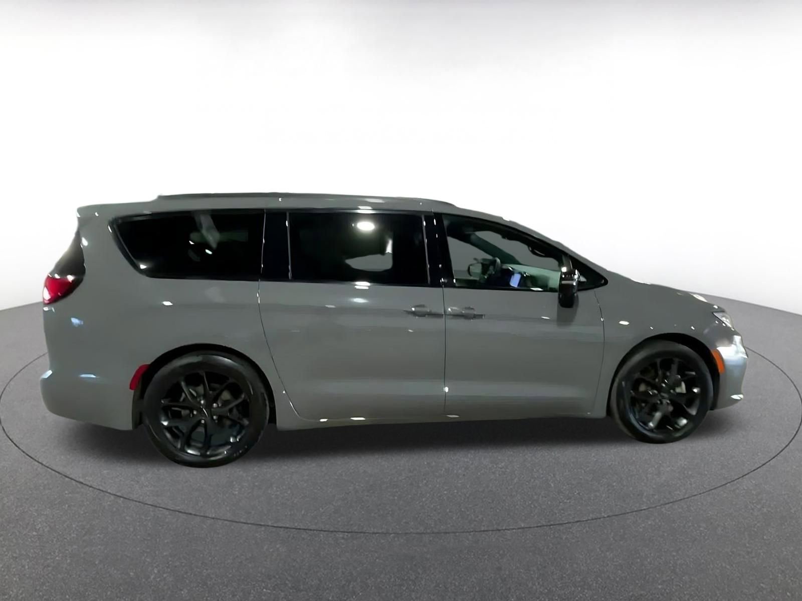 Thumbnail: 2025 Chrysler Pacifica - 14