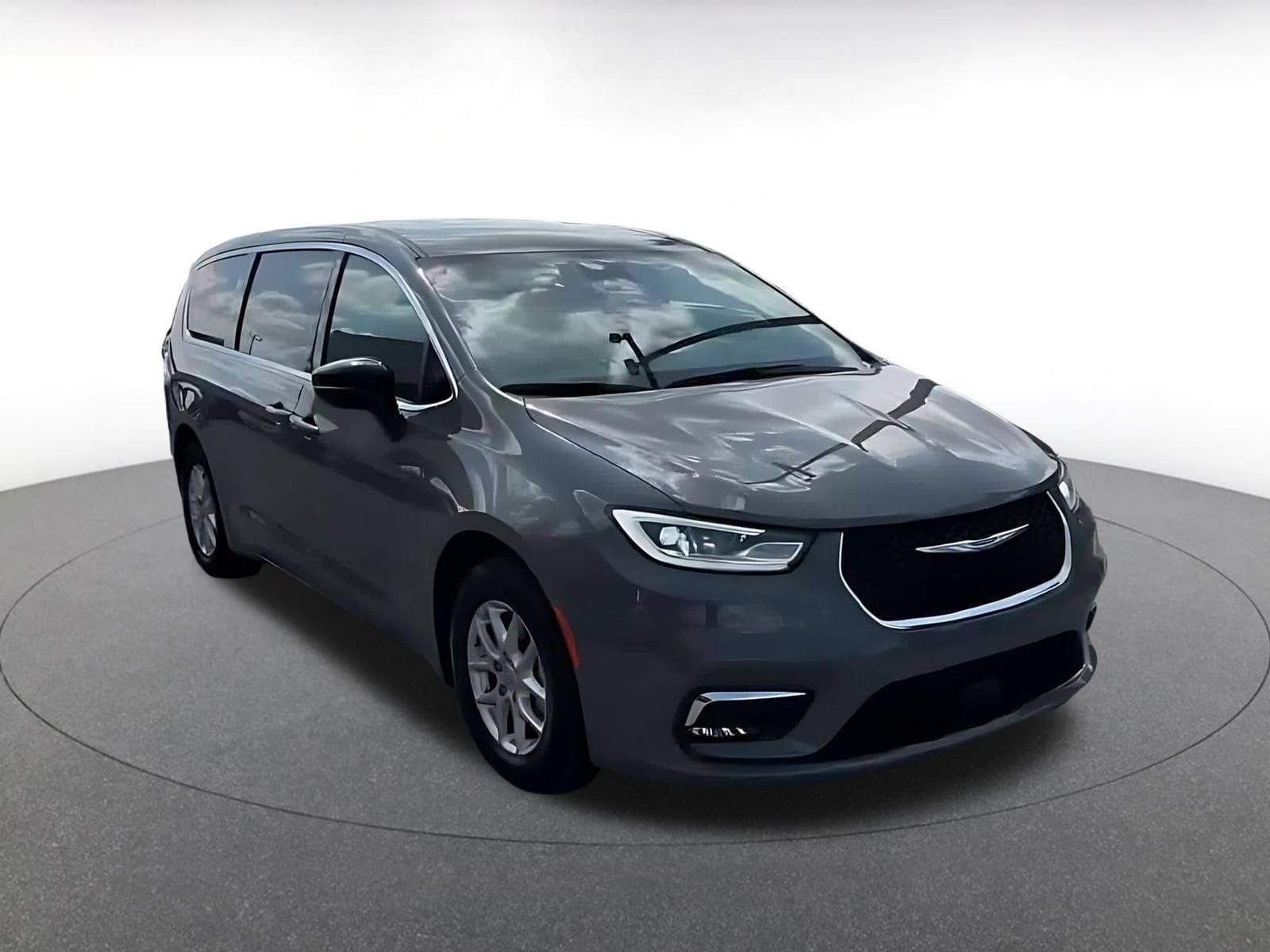 Thumbnail: 2025 Chrysler Pacifica - 3