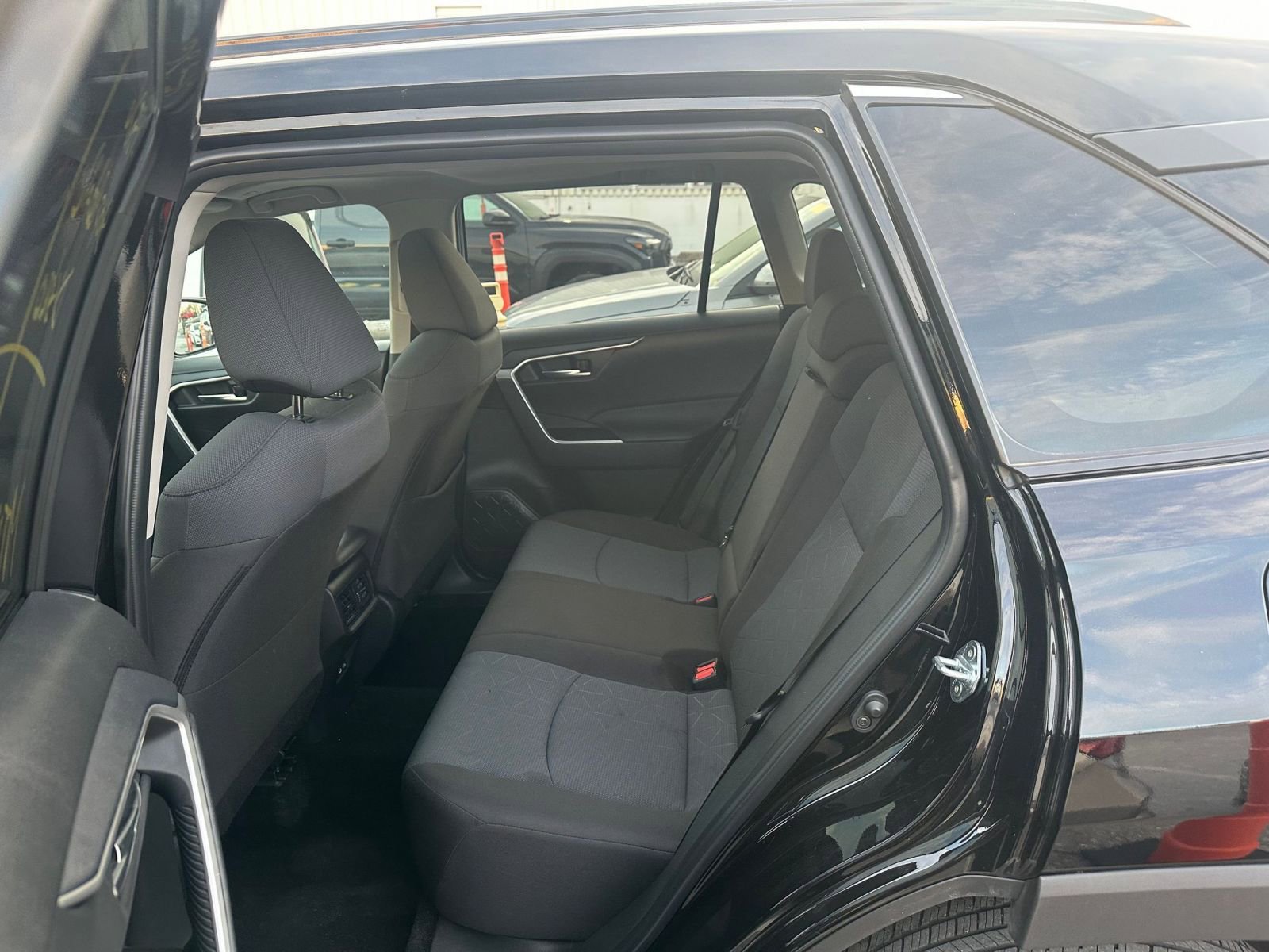 Thumbnail: 2025 Toyota RAV4 - 9