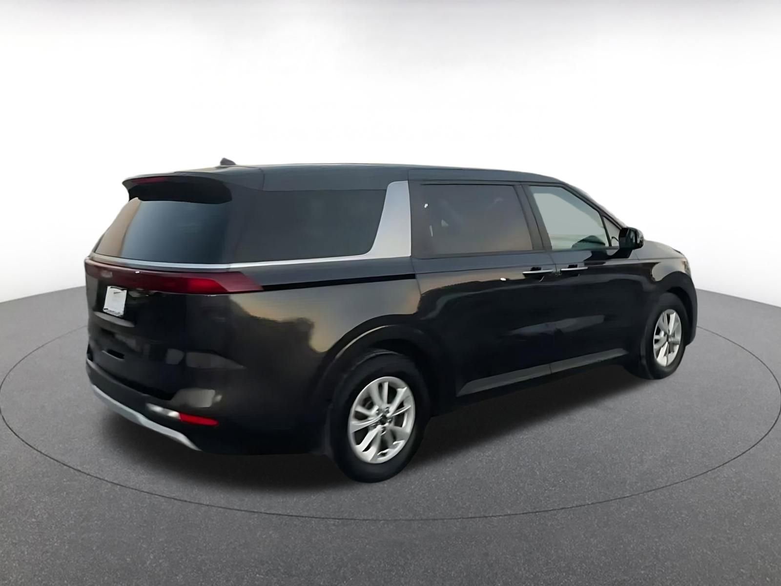Thumbnail: 2023 Kia Carnival - 14