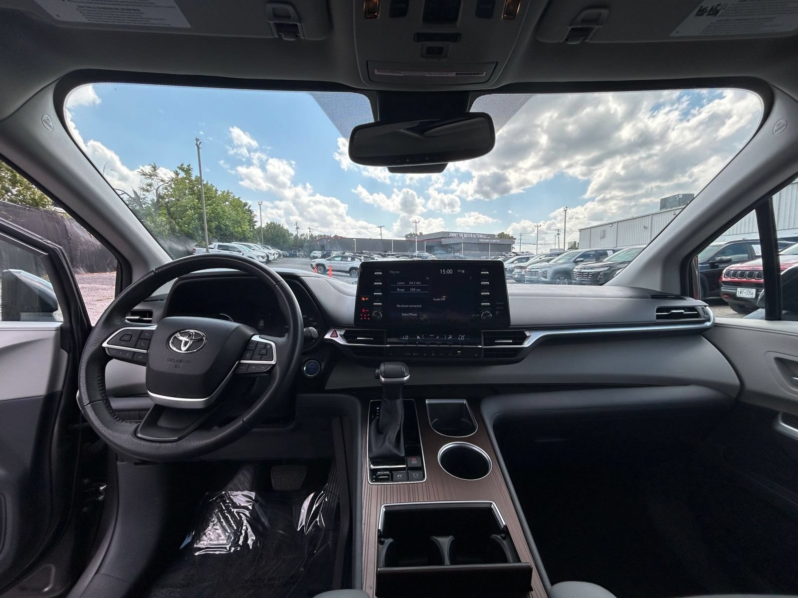Thumbnail: 2023 Toyota Sienna - 27
