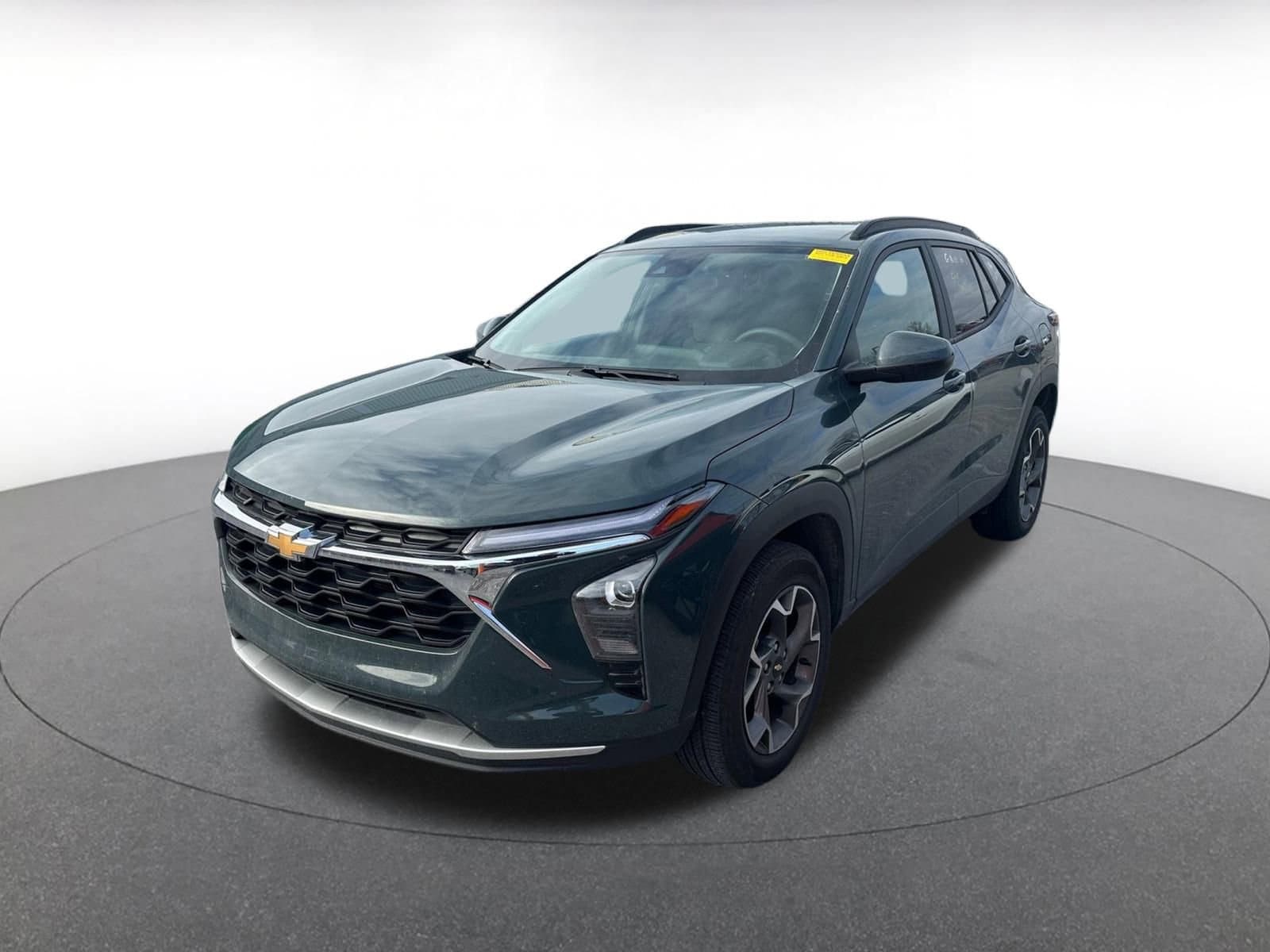 Thumbnail: 2025 Chevrolet Trax - 3