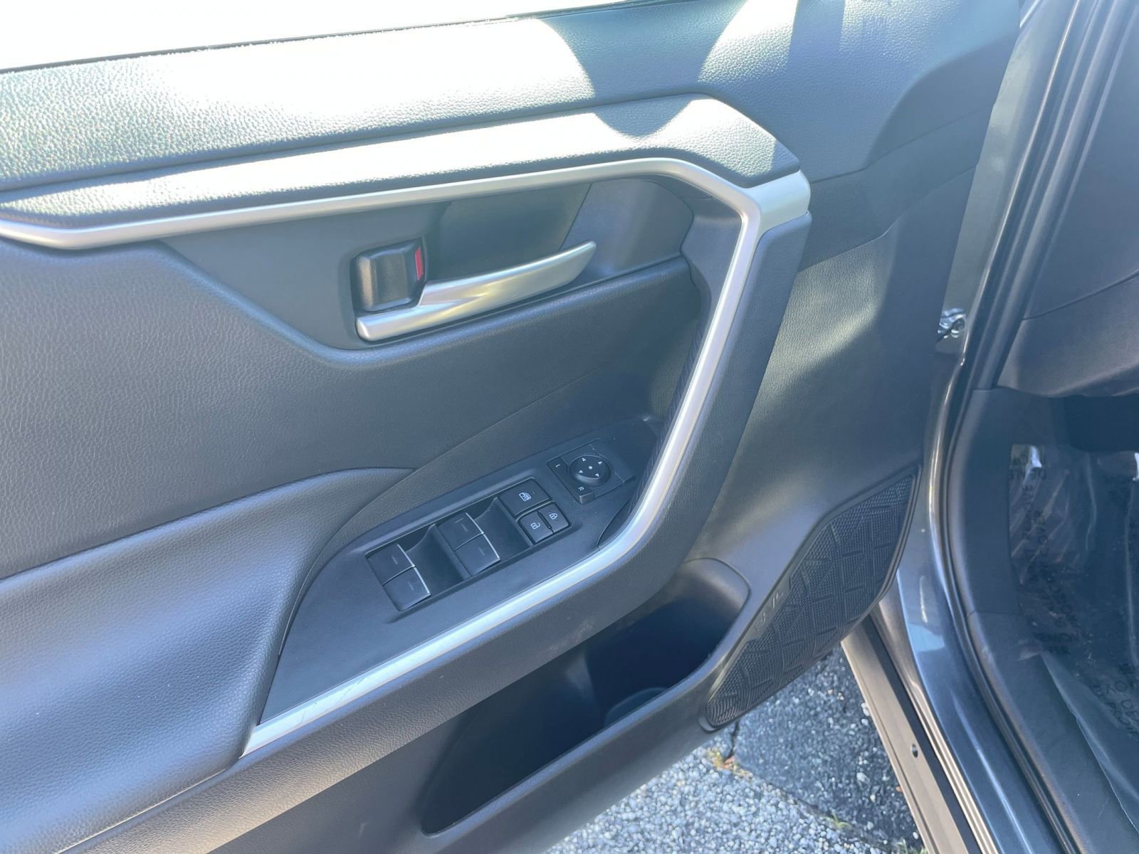 Thumbnail: 2025 Toyota RAV4 - 20