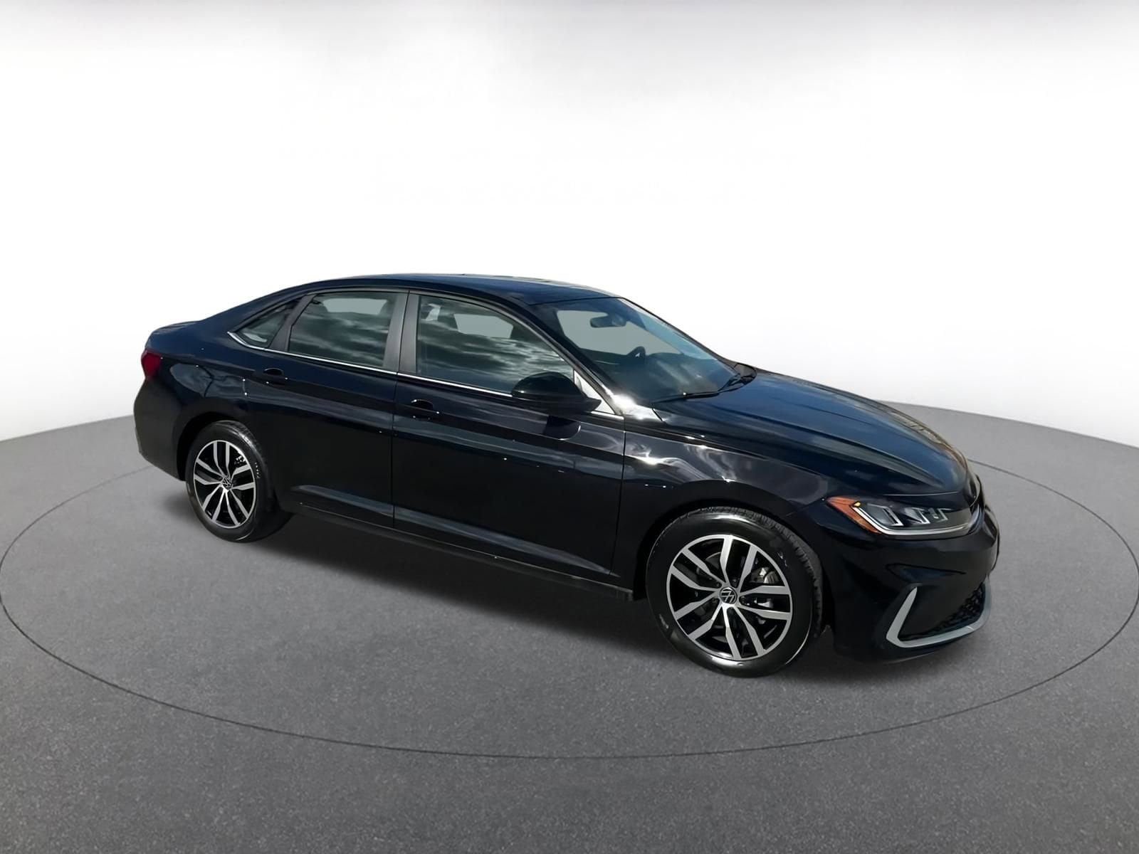 Thumbnail: 2025 Volkswagen Jetta - 2