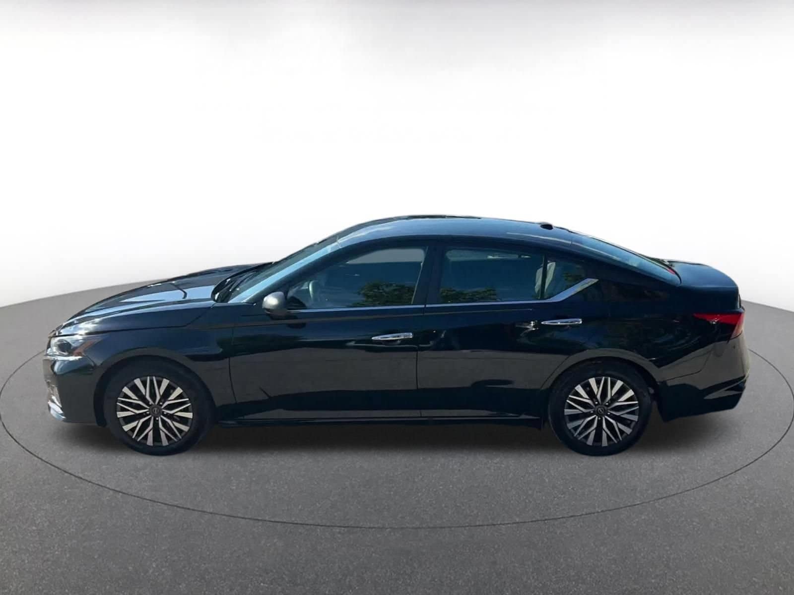 Thumbnail: 2025 Nissan Altima - 8