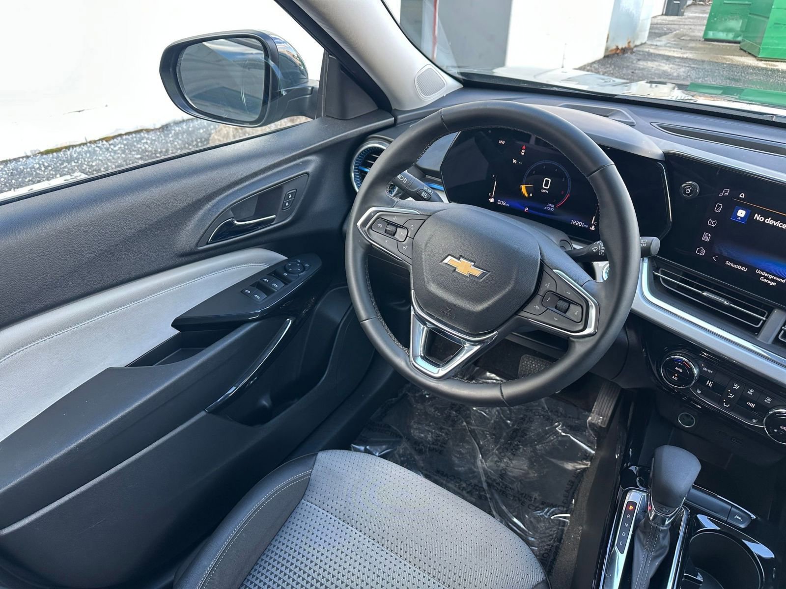 Thumbnail: 2025 Chevrolet Trax - 32