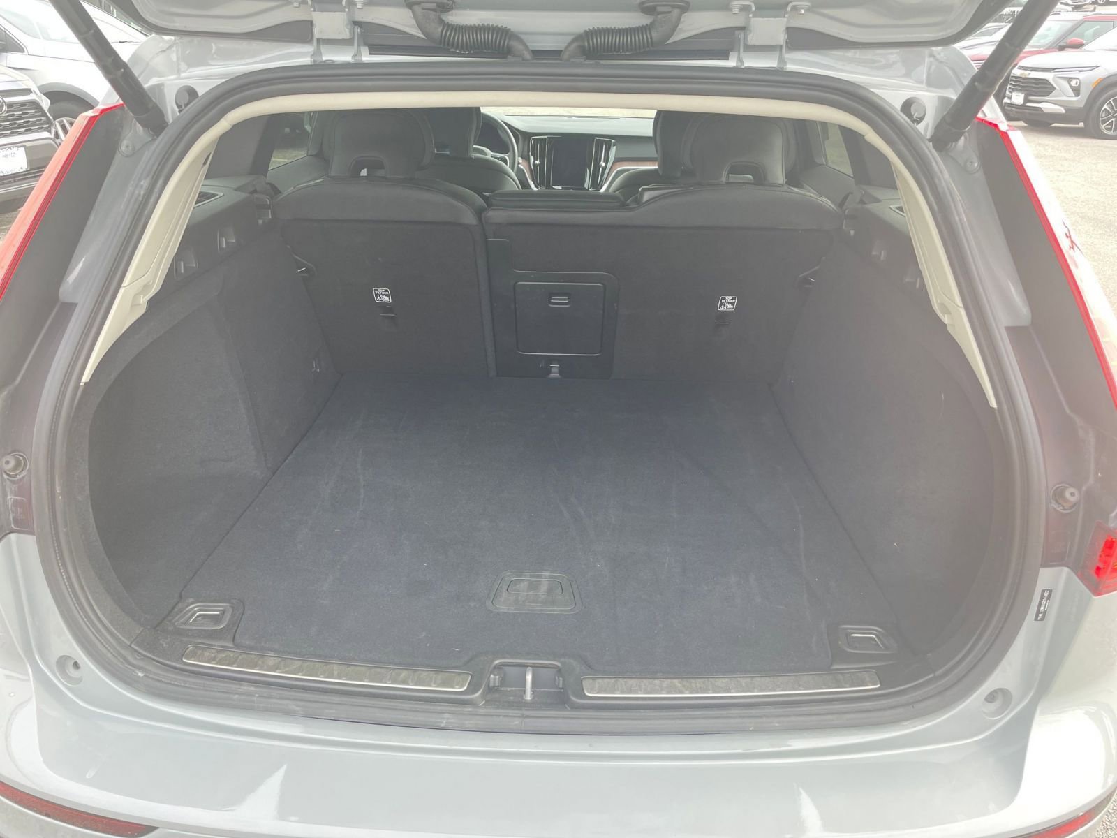 Thumbnail: 2025 Volvo S60 - 31