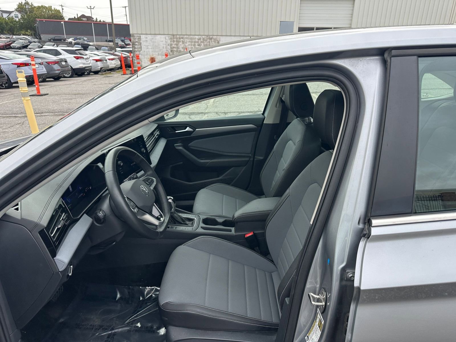 Thumbnail: 2025 Volkswagen Jetta - 25