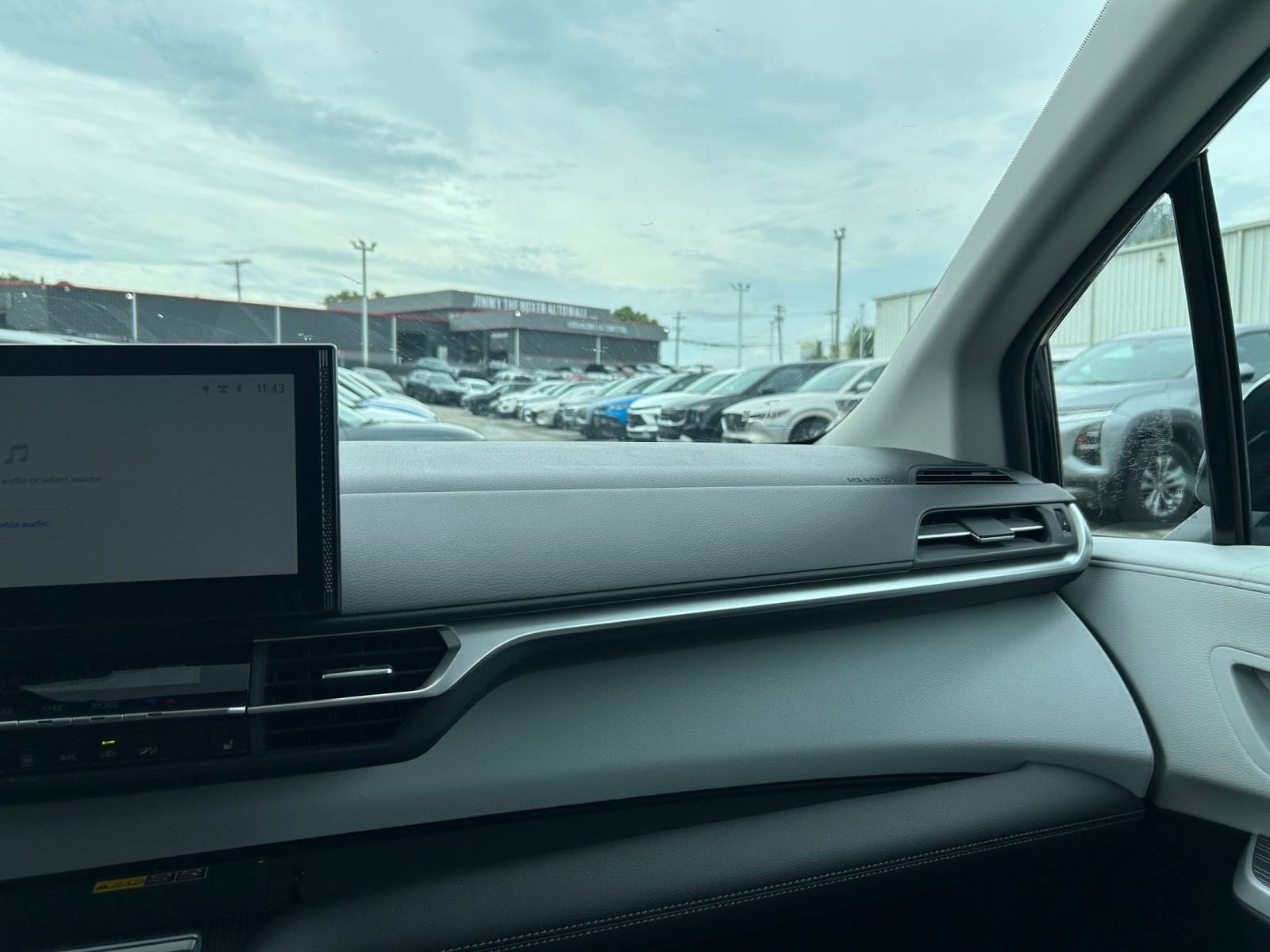 Thumbnail: 2025 Toyota Sienna - 32