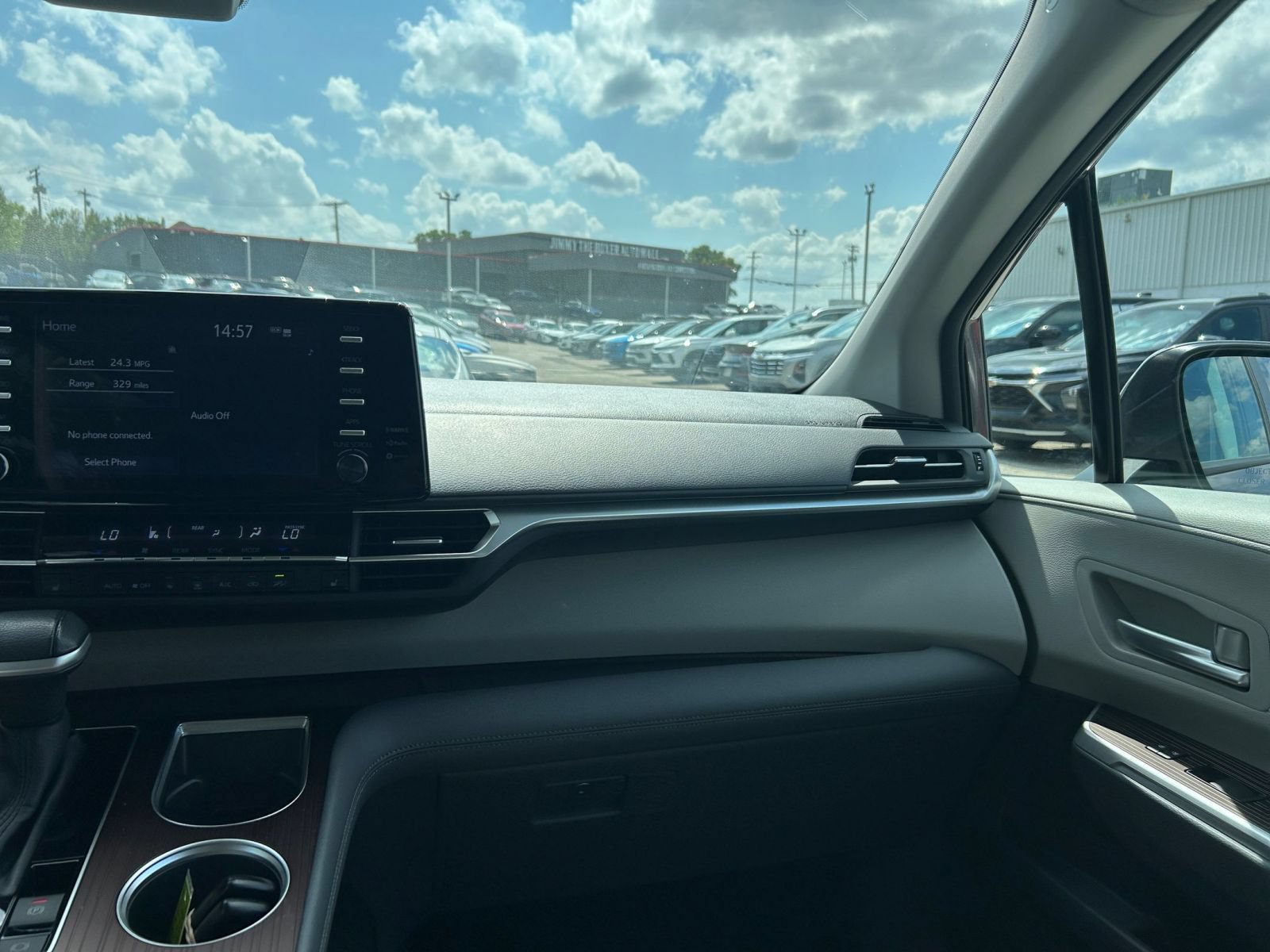 Thumbnail: 2023 Toyota Sienna - 29
