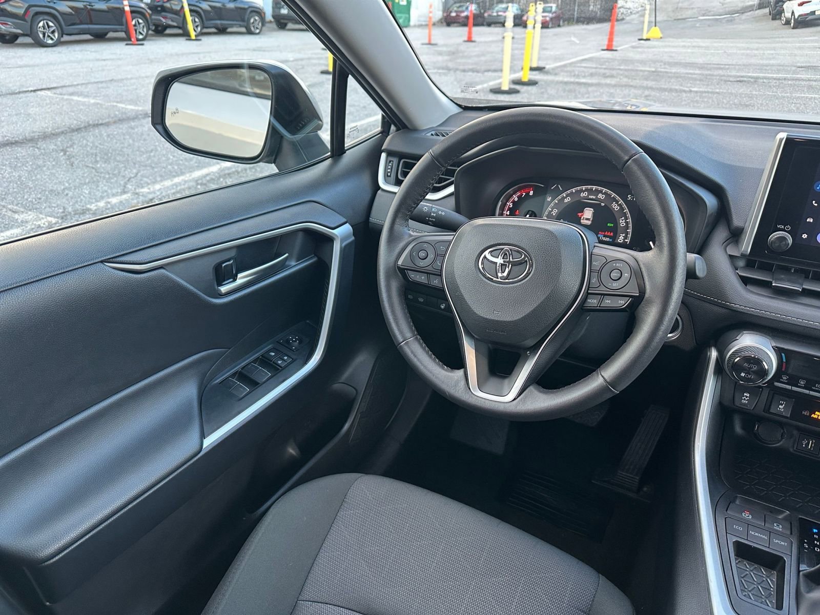 Thumbnail: 2025 Toyota RAV4 - 34