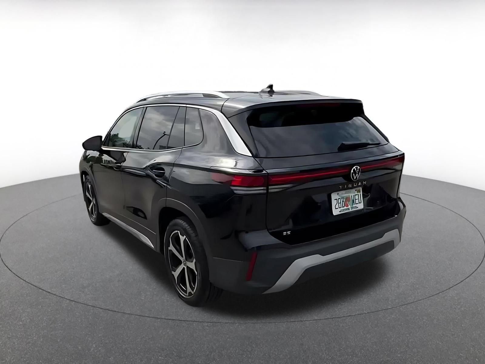 Thumbnail: 2026 Volkswagen Tiguan - 10