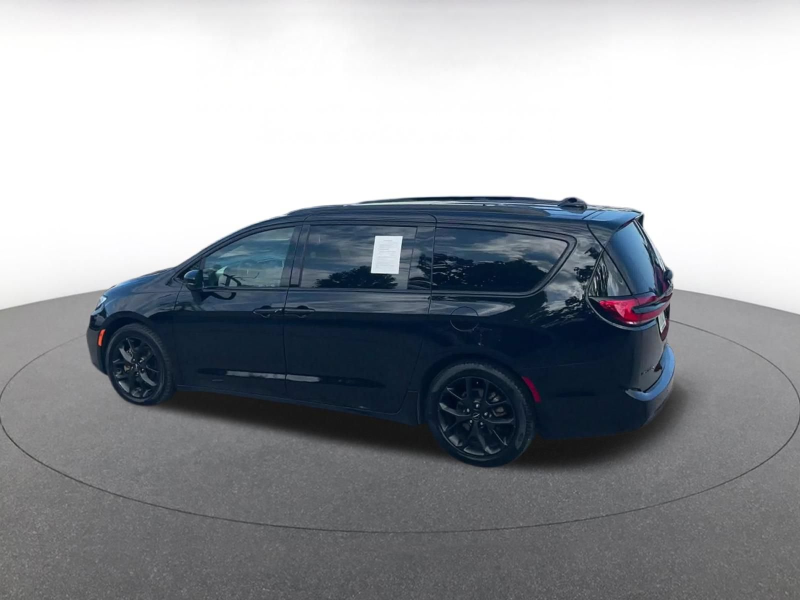 Thumbnail: 2025 Chrysler Pacifica - 8