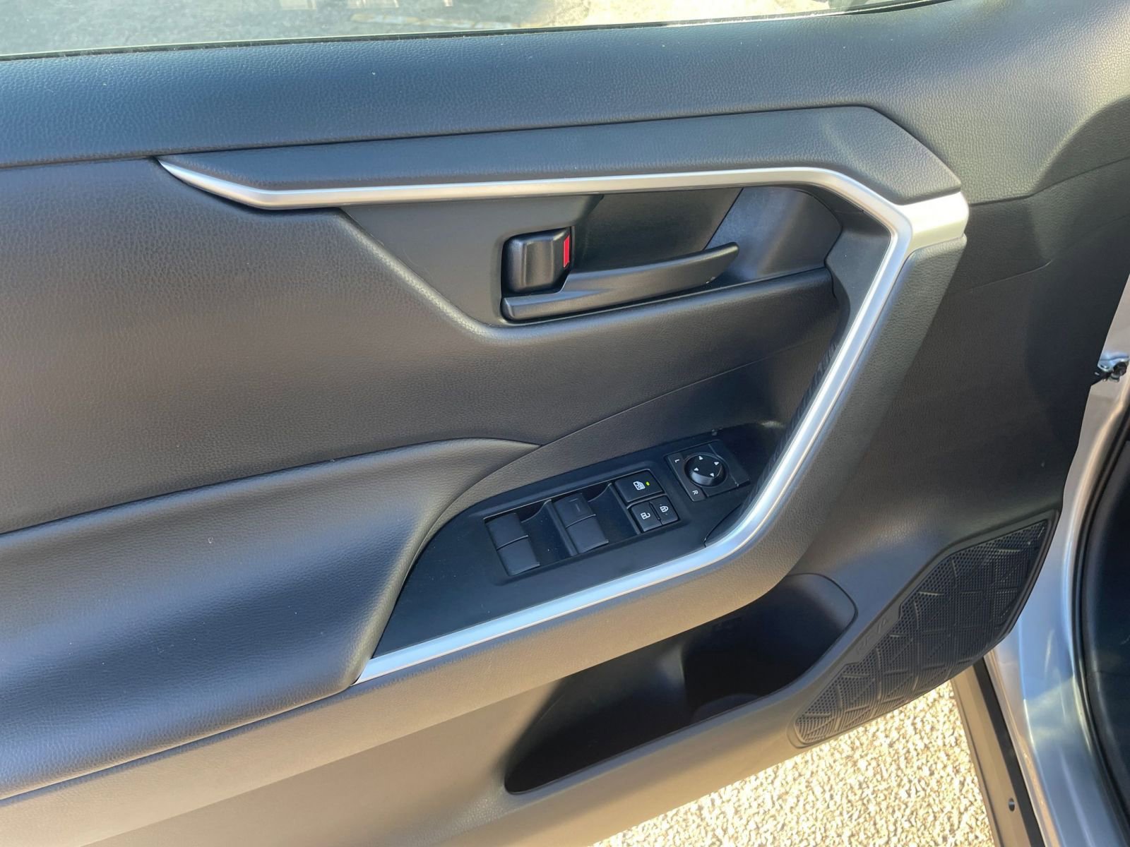 Thumbnail: 2025 Toyota RAV4 - 20