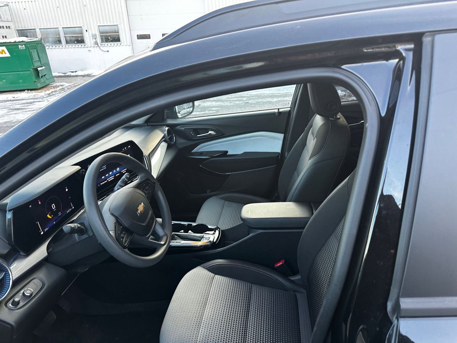 Thumbnail: 2025 Chevrolet Trax - 8