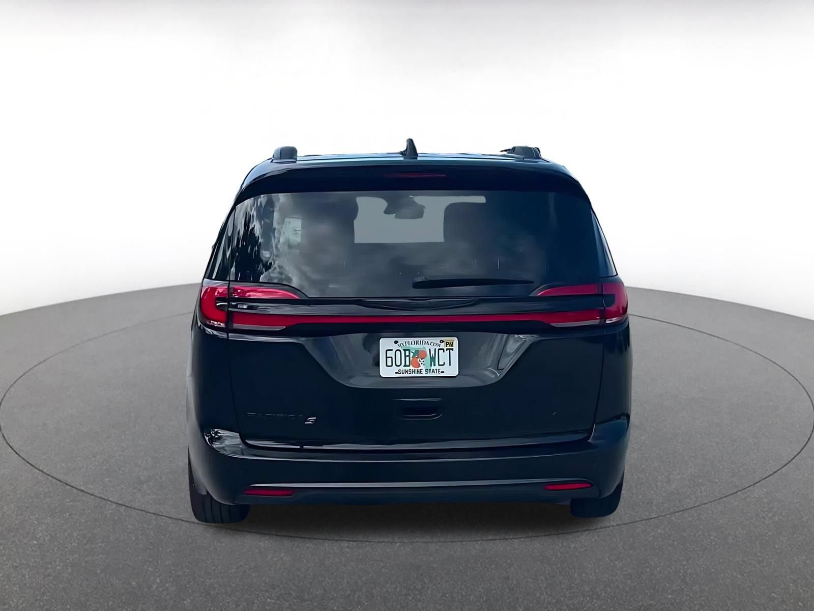 Thumbnail: 2025 Chrysler Pacifica - 10