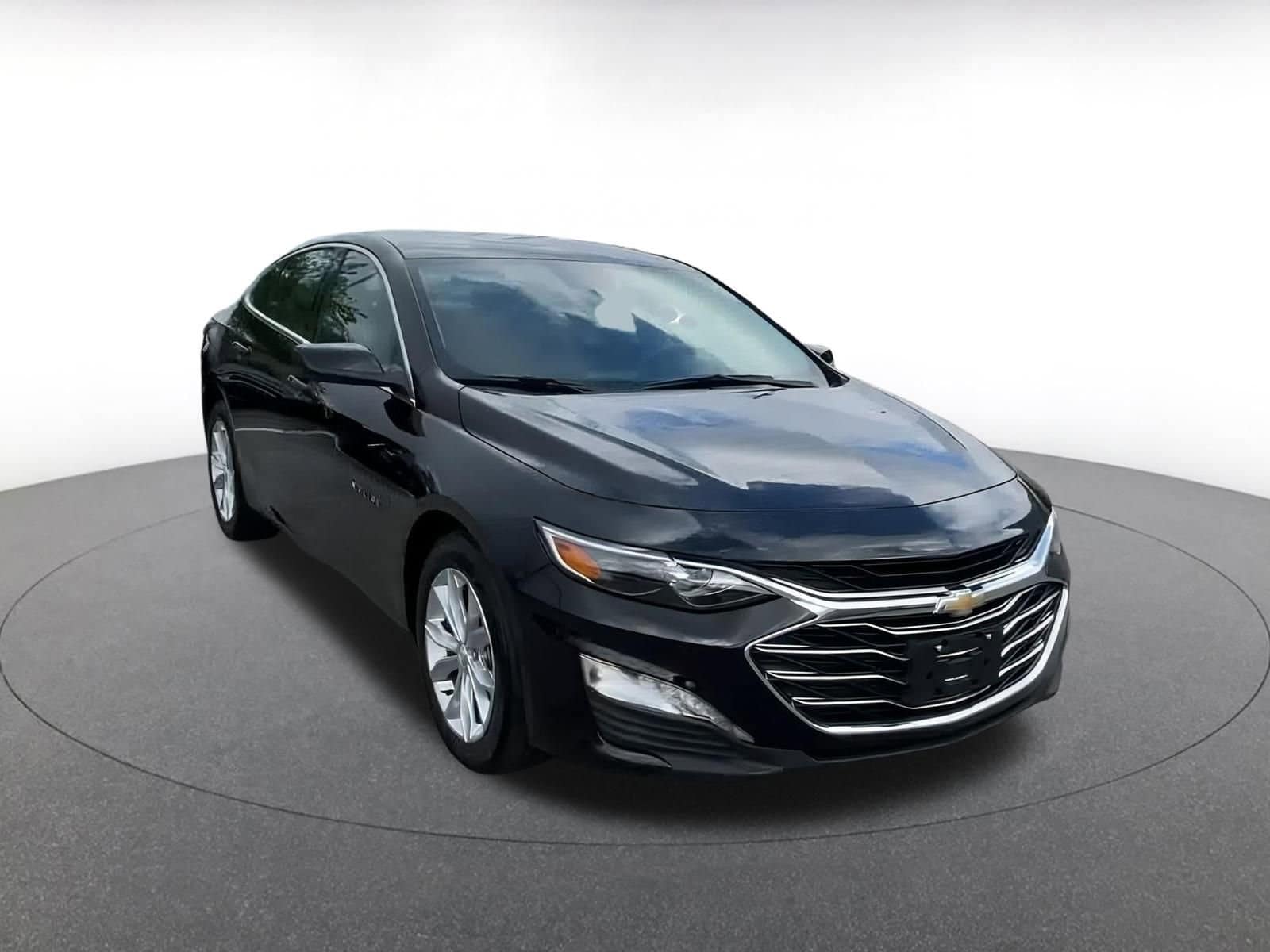 Thumbnail: 2024 Chevrolet Malibu - 3