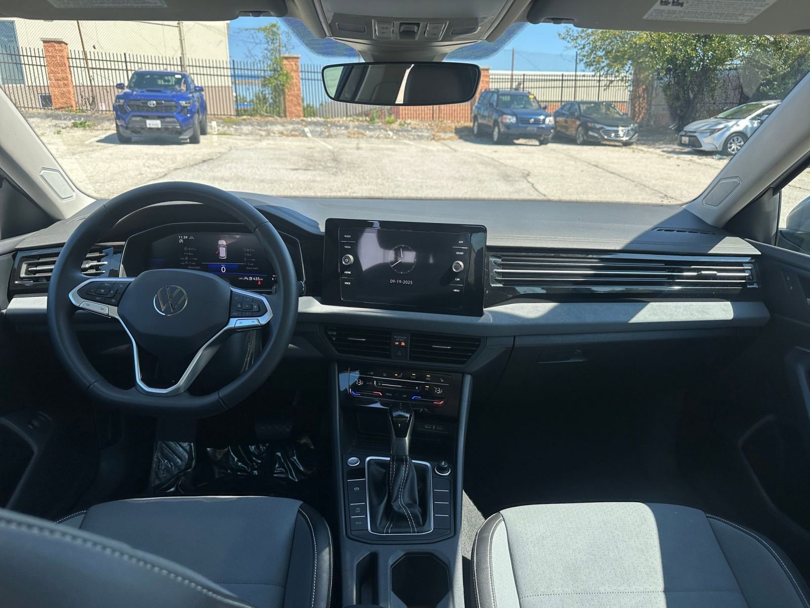 Thumbnail: 2025 Volkswagen Jetta - 32