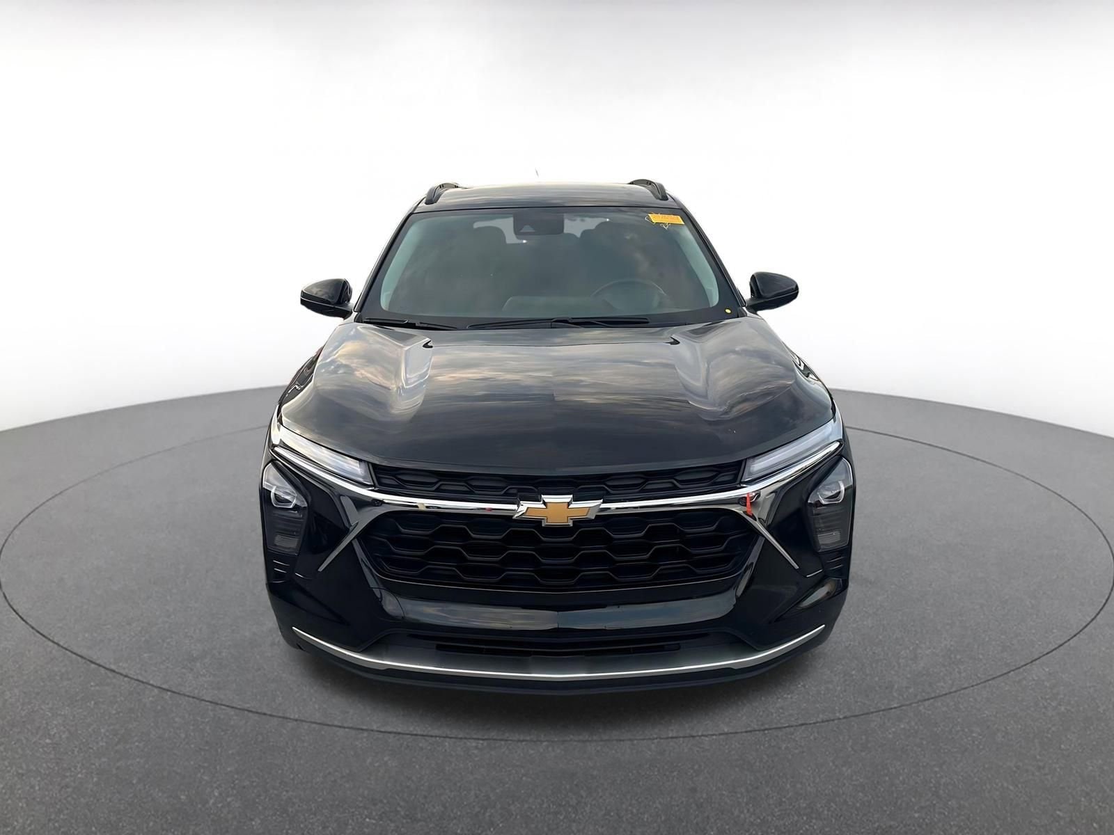 Thumbnail: 2025 Chevrolet Trax - 2