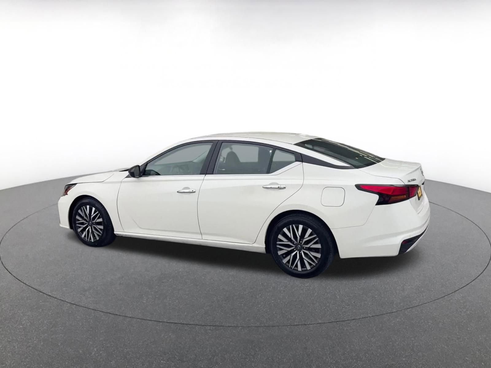Thumbnail: 2025 Nissan Altima - 10
